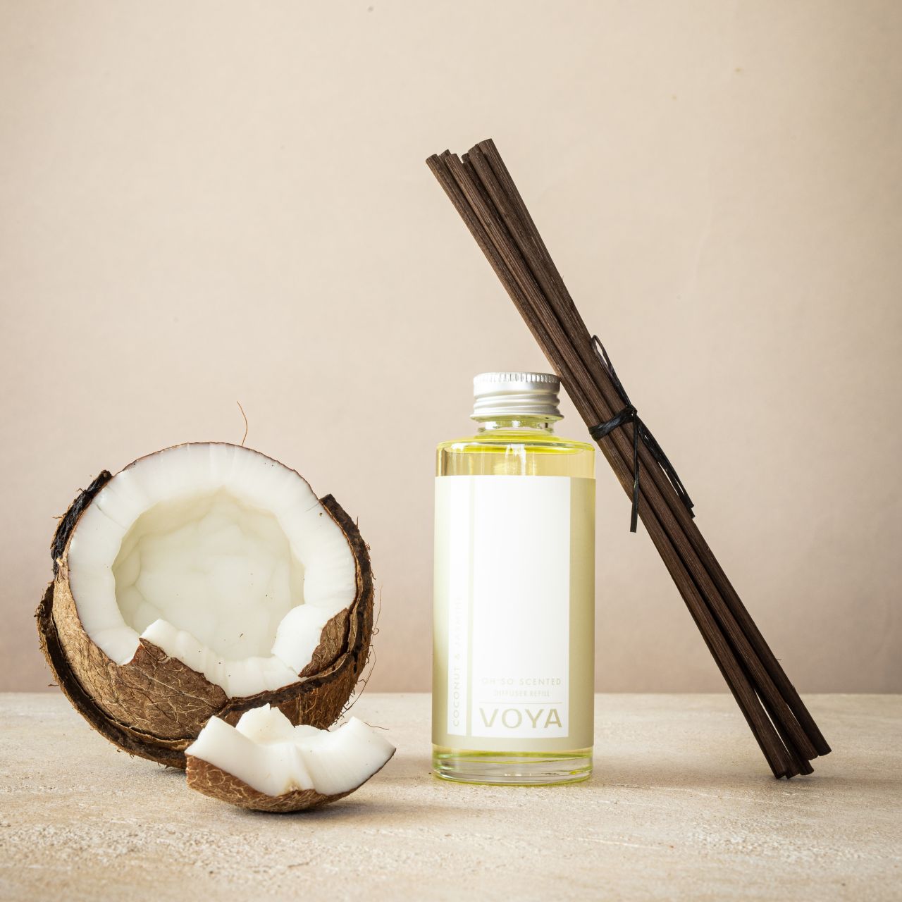 VOYA naturlig romduft med kokos og sjasmin – 100ml refill perfekt for spa-følelse på soverom eller bad. Uten syntetiske ingredienser.