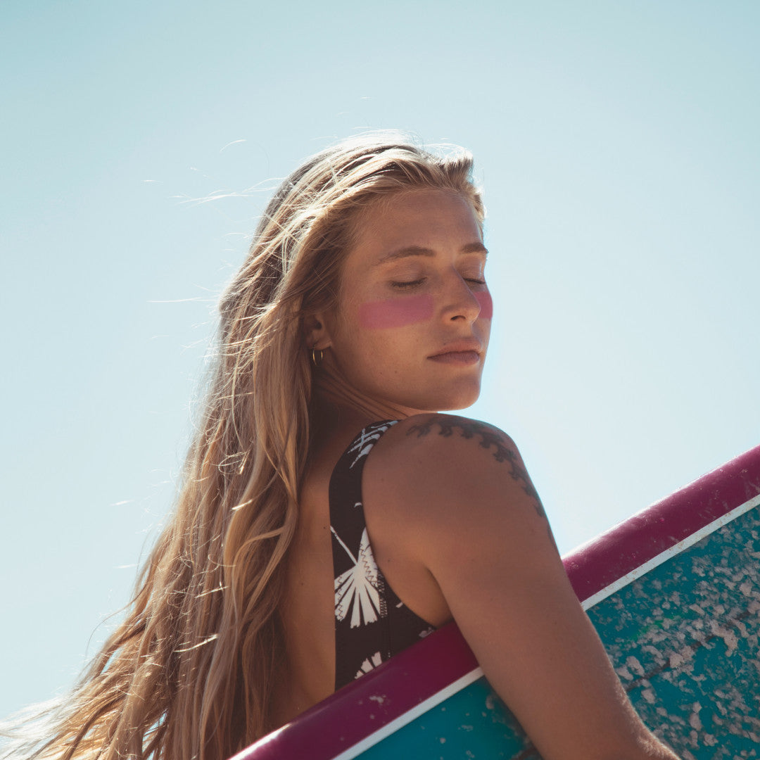 Reef-safe solstift fra EQ Love – vannfast, naturlig og perfekt for sport og friluftsliv