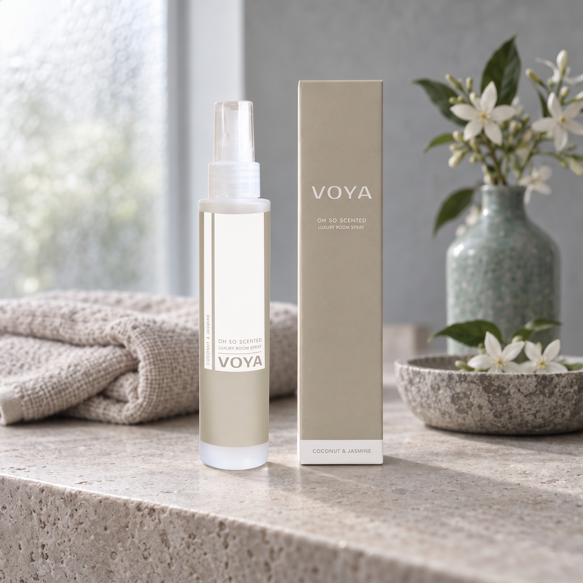 voya-romspray-kokos-sjasmin-på-bad-stenbenk