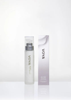 VOYA Me Time dagkrem – økologisk ansiktskrem med fucus serratus, jerikorose og riskimolje for sensitiv hud. Fukter, beskytter og gir glød.