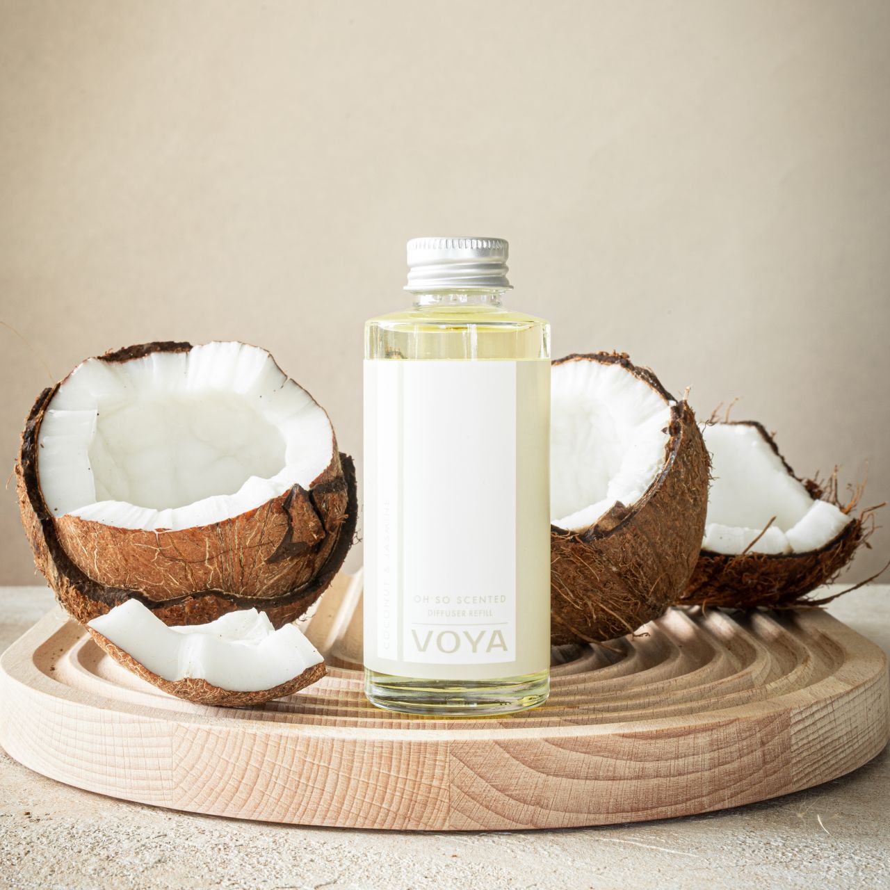 Romduft fra VOYA i 100 ml refill – kokos og sjasmin gir en myk, sanselig duftopplevelse for et harmonisk hjem
