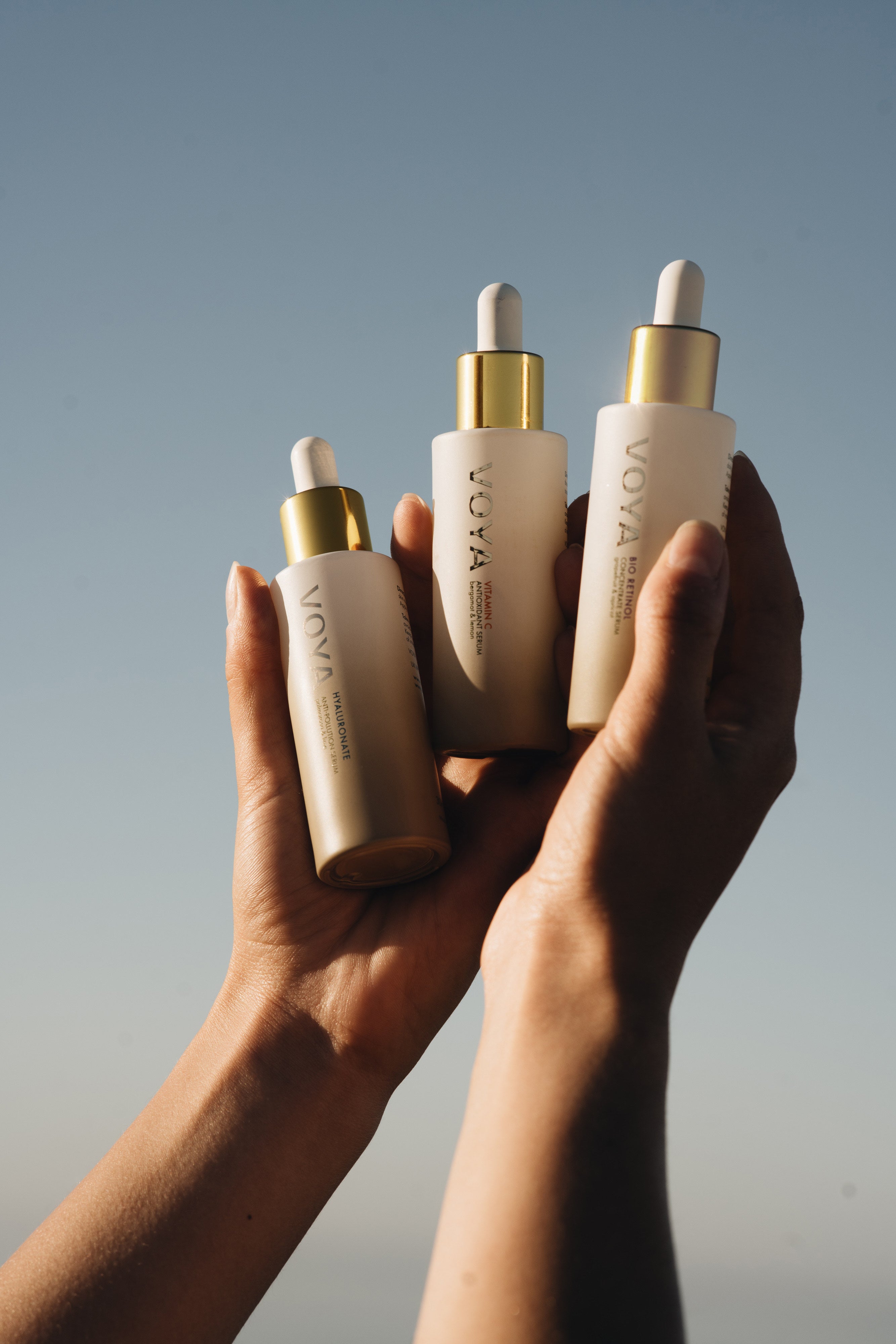 voya trio med serum- vist med hånd