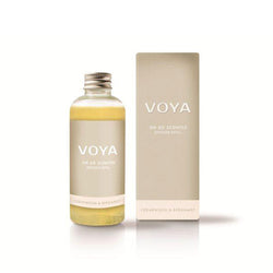 VOYA refill 100 ml romduft – Cedarwood & Bergamot i elegant glassflaske. Naturlig duft med eteriske oljer for en rolig og sofistikert atmosfære.