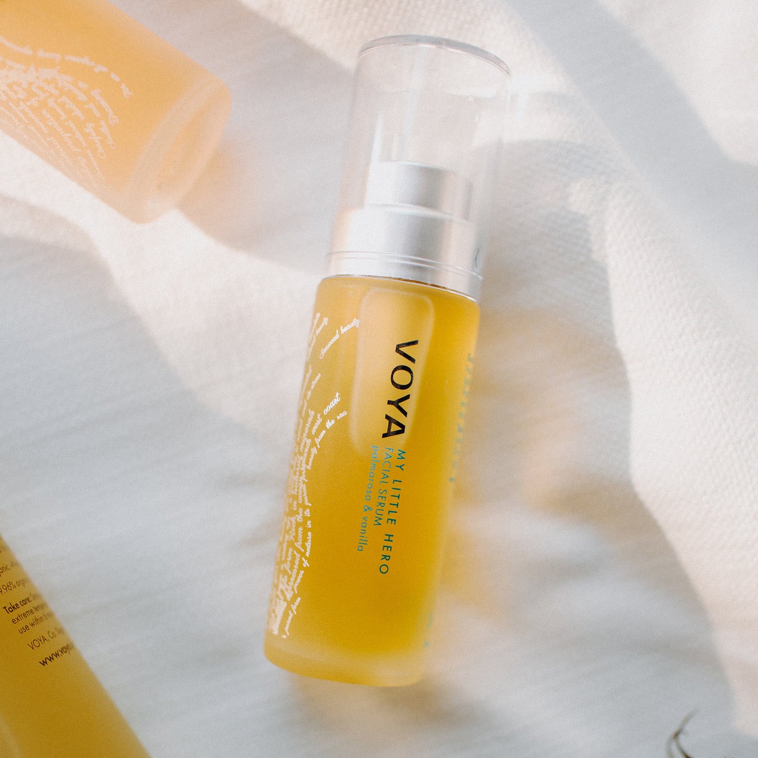 Fuktgivende og oppstrammende serum for moden hud – med alger og botaniske oljer