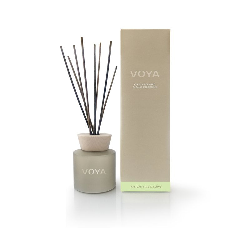 VOYA romduft – African Lime & Clove. Naturlig diffuser med eteriske oljer, lime og nellik i elegant glassflaske.