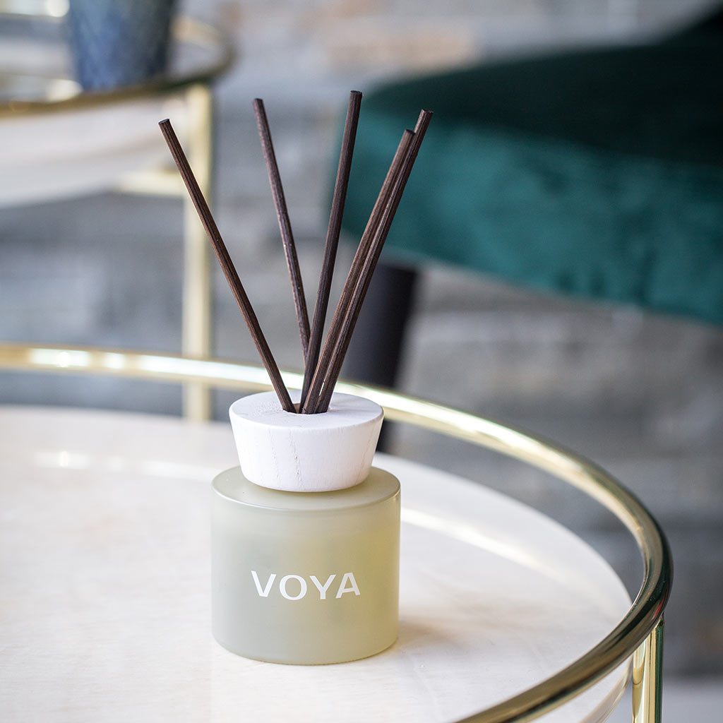 VOYAs naturlige diffuser med bergamott og sedertre. Aromaterapi og luksus til hjemmet uten syntetisk parfyme.